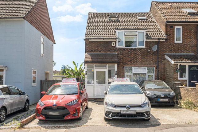 4 bed property, in Courtenay Avenue, £550,000