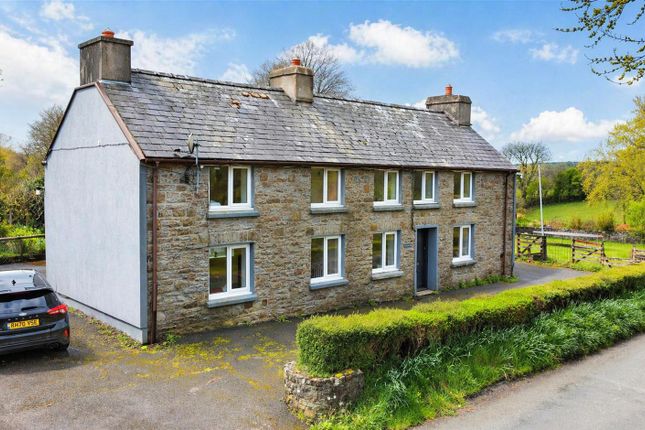 4 bed property, in Gorsgoch, £350,000