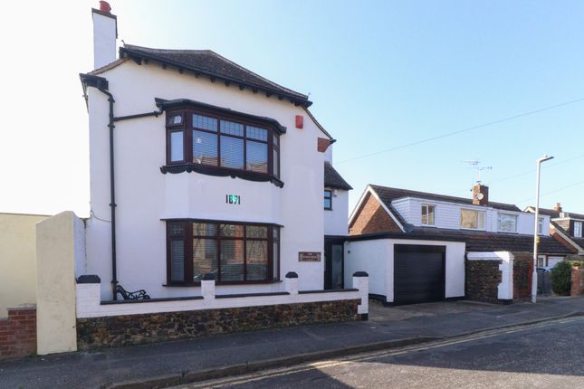 3 bed property, in Ivanhoe Road, £350,000