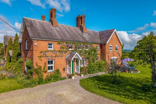 5 bed property, in Tarrington, £500,000