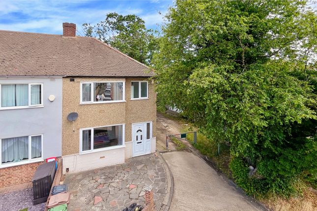 3 bed property, in Kelly Way, £425,000