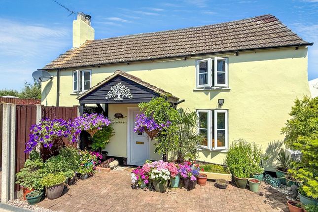 2 bed property, in Chapel Lane, £250,000