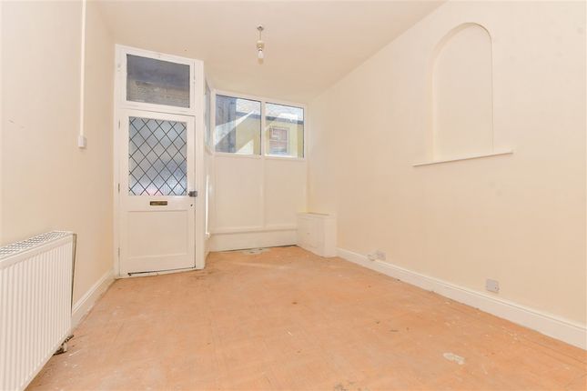 4 bed property, in Queens Gardens, £225,000