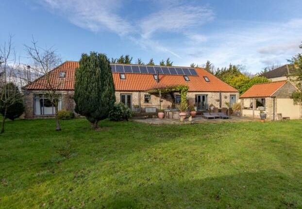 5 bed property, in Dere House, £450,000
