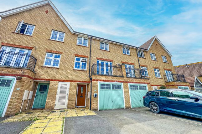 4 bed property, in Rossiter Close, £349,995