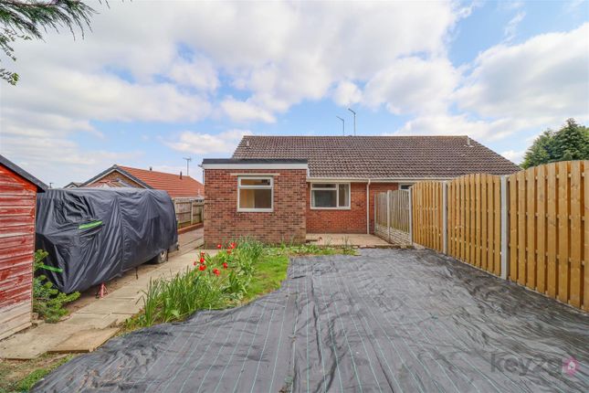 2 bed property, in Hawthorn Avenue, £190,000