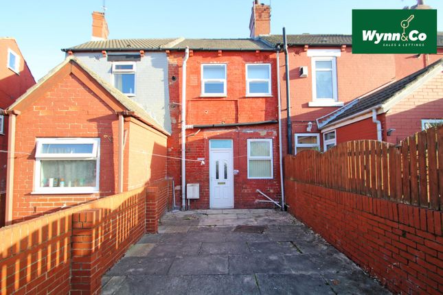 2 bed property, in Victoria Street, £95,000