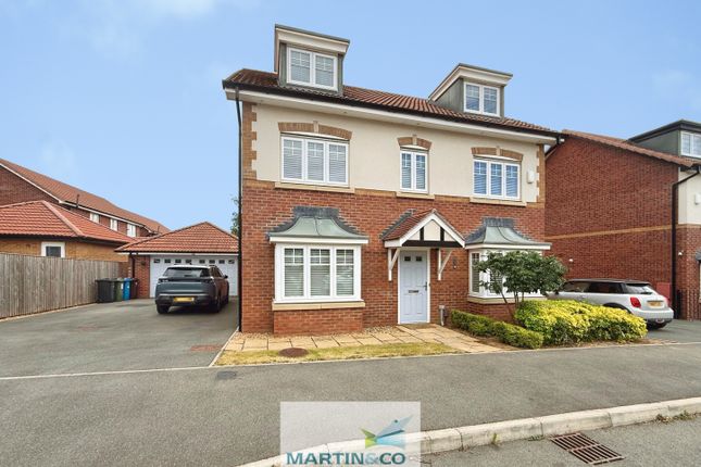 5 bed property, in Bramling Cross Mews, £475,000