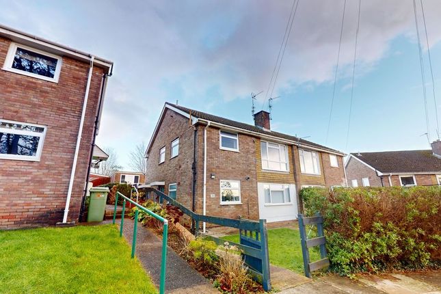 1 bed property, in Witla Court Road, £130,000