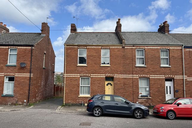 2 bed property, in Victor Street, £190,000