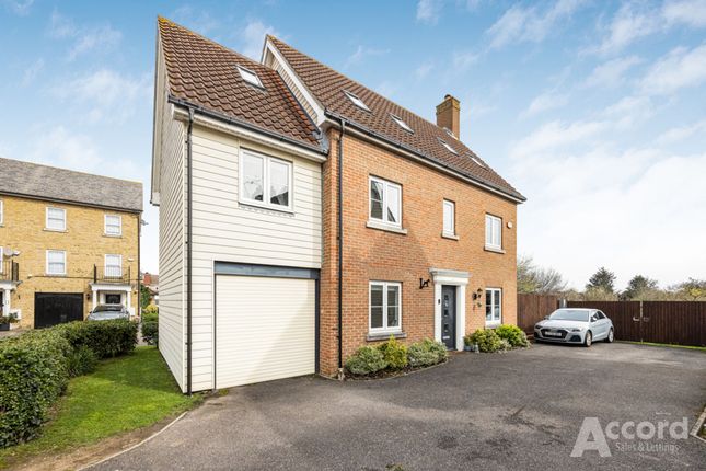 5 bed property, in Wallace Way, £750,000