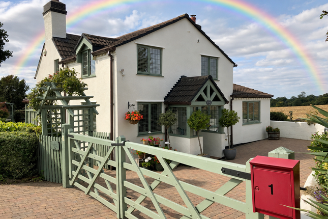 3 bed property, in Pitchcroft Lane, £650,000