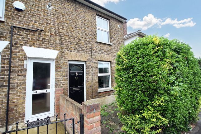 2 bed property, in Pole Hill Road, £389,950