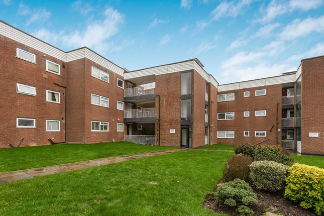 3 bed property, in Balmore Crescent, £450,000