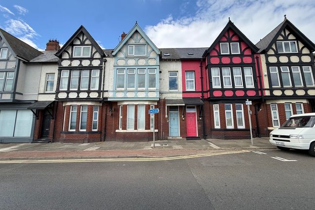 1 bed property, in The Cliff, £38,000