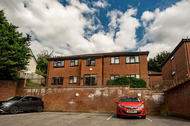 2 bed property, in Kaybridge Close, £185,000