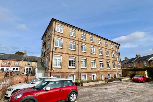 1 bed property, in Chamberlain House, £140,000