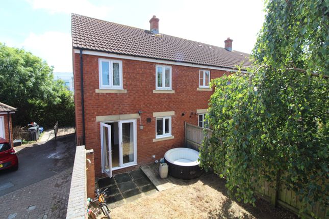 3 bed property, in 33 Brigg Close, £240,000