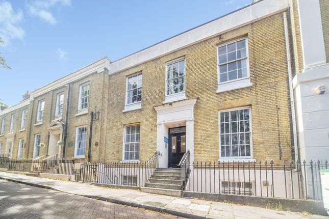 2 bed property, in Cranbury Terrace, £125,000