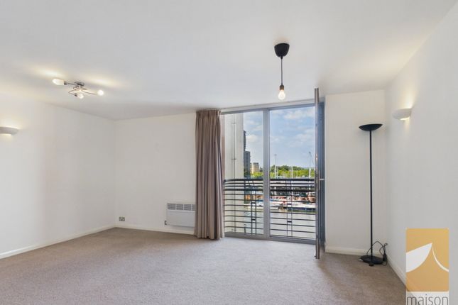 2 bed property, in Ty Westonia, £255,000