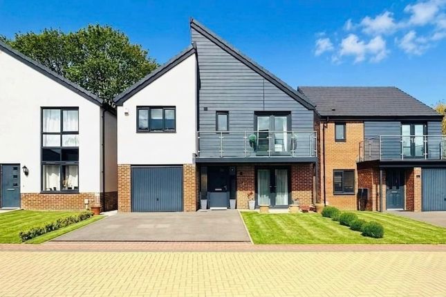 5 bed property, in Risedale Drive, £525,000