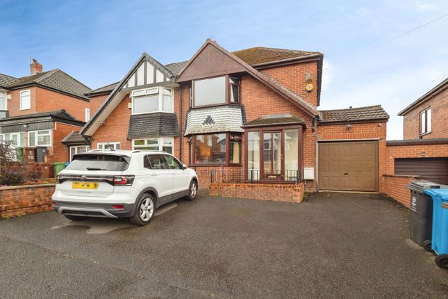 3 bed property, in Sholver Hill Close, £200,000