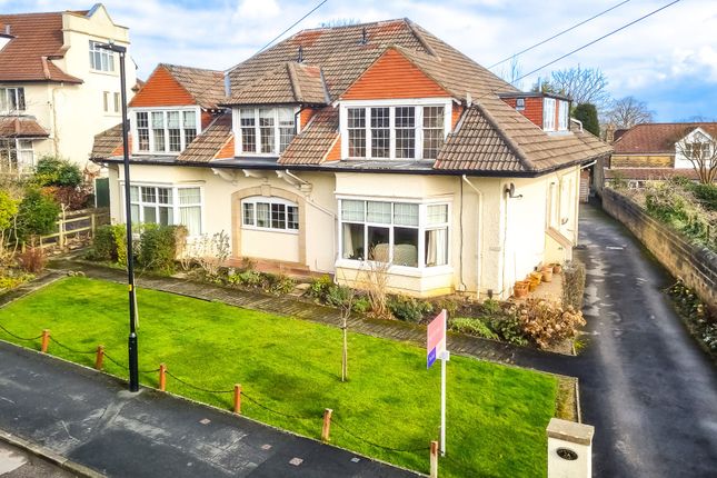 2 bed property, in Leadhall Drive, £279,950