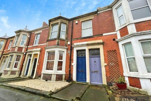 2 bed property, in Ashleigh Grove, £140,000