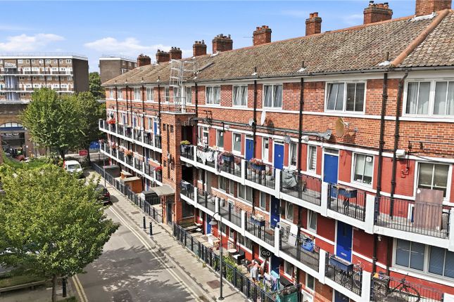 2 bed property, in Arnold Estate, £450,000