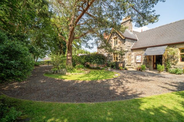 3 bed property, in Llanbrynmair SY19, £350,000