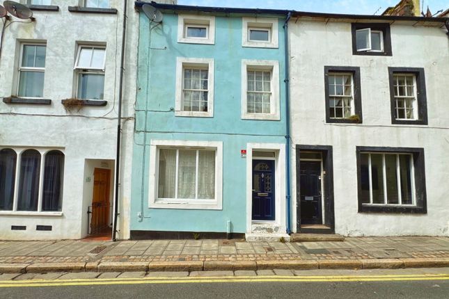 3 bed property, in Queen Street, £100,000