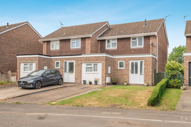4 bed property, in Elstob Way, £295,000