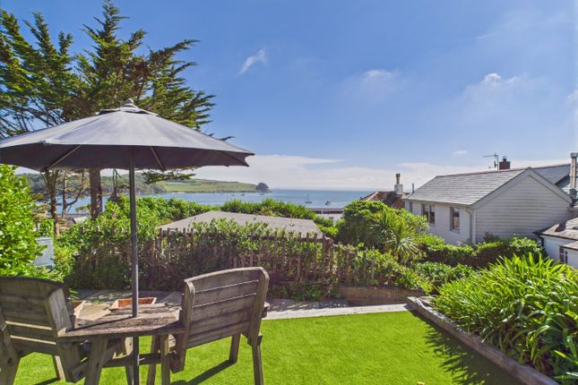 2 bed property, in Minutes From Harbour, £695,000
