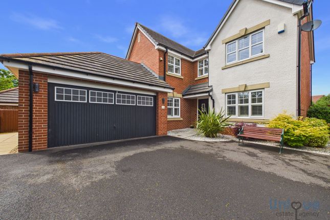 4 bed property, in Sanderling Way, £439,950
