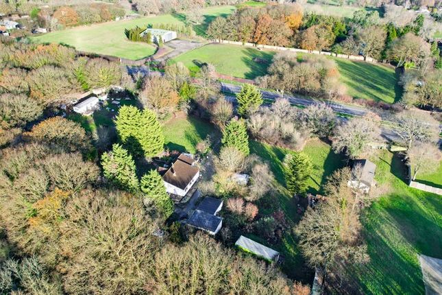 3 bed property, in Arterial Road, £675,000