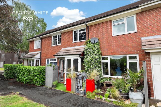 3 bed property, in Russell Close, £290,000