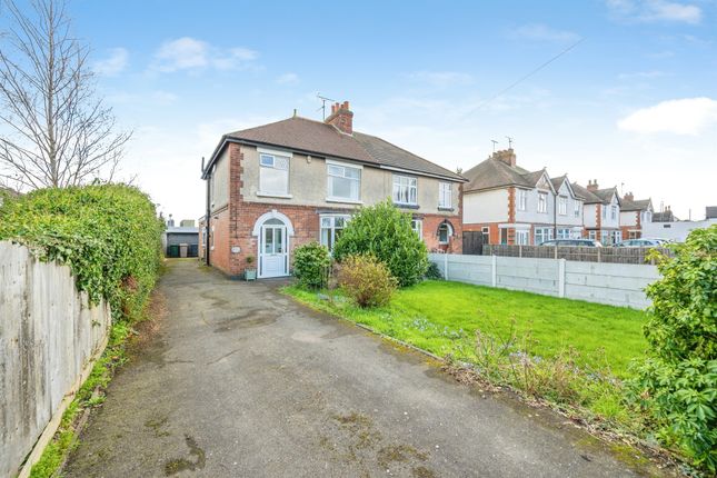 3 bed property, in Station Road, £200,000