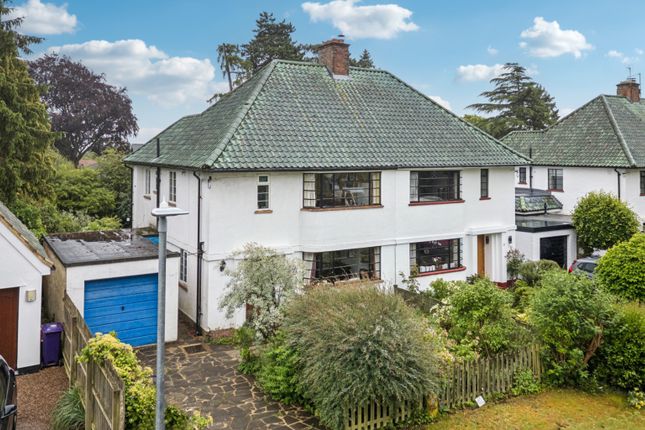 3 bed property, in The Chilterns, £900,000