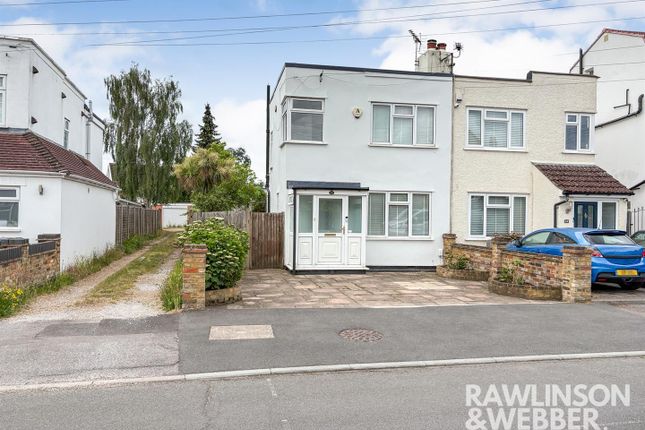 3 bed property, in First Avenue, £425,000