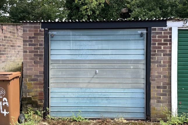 Studio, in Garage 7 To The Rear Of, £5,000