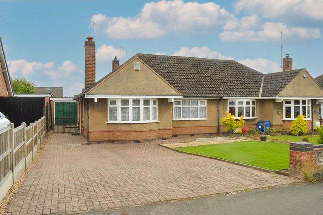 2 bed property, in Dorset Avenue, £250,000