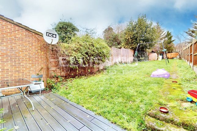 3 bed property, in Rosewood Avenue, £525,000