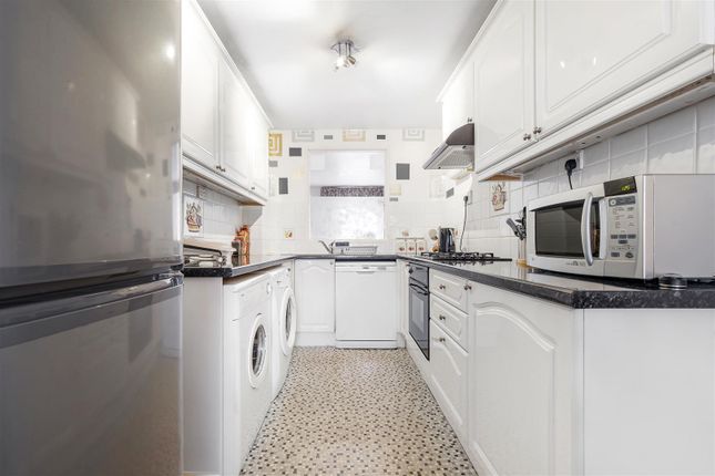 3 bed property, in Kingston Square, £500,000