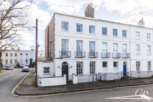 6 bed property, in Berkeley Street, £700,000