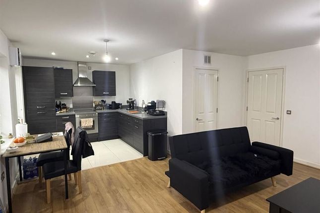 2 bed property, in Carl Hall Court, £135,000