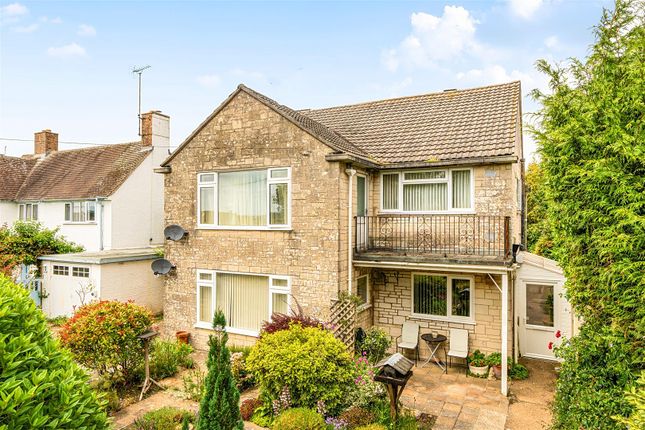 3 bed property, in Maiden Castle Road, £200,000