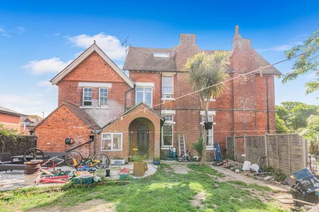 5 bed property, in Granville Road, £450,000