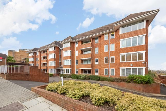 2 bed property, in Overhill Road, £475,000