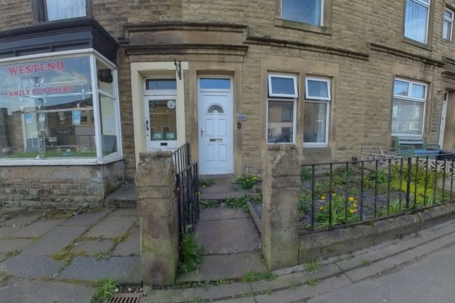 2 bed property, in Blackburn Road, £115,000