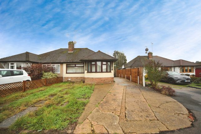 2 bed property, in Hathaway Close, £270,000
